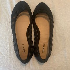 Wide width Black stripe flats